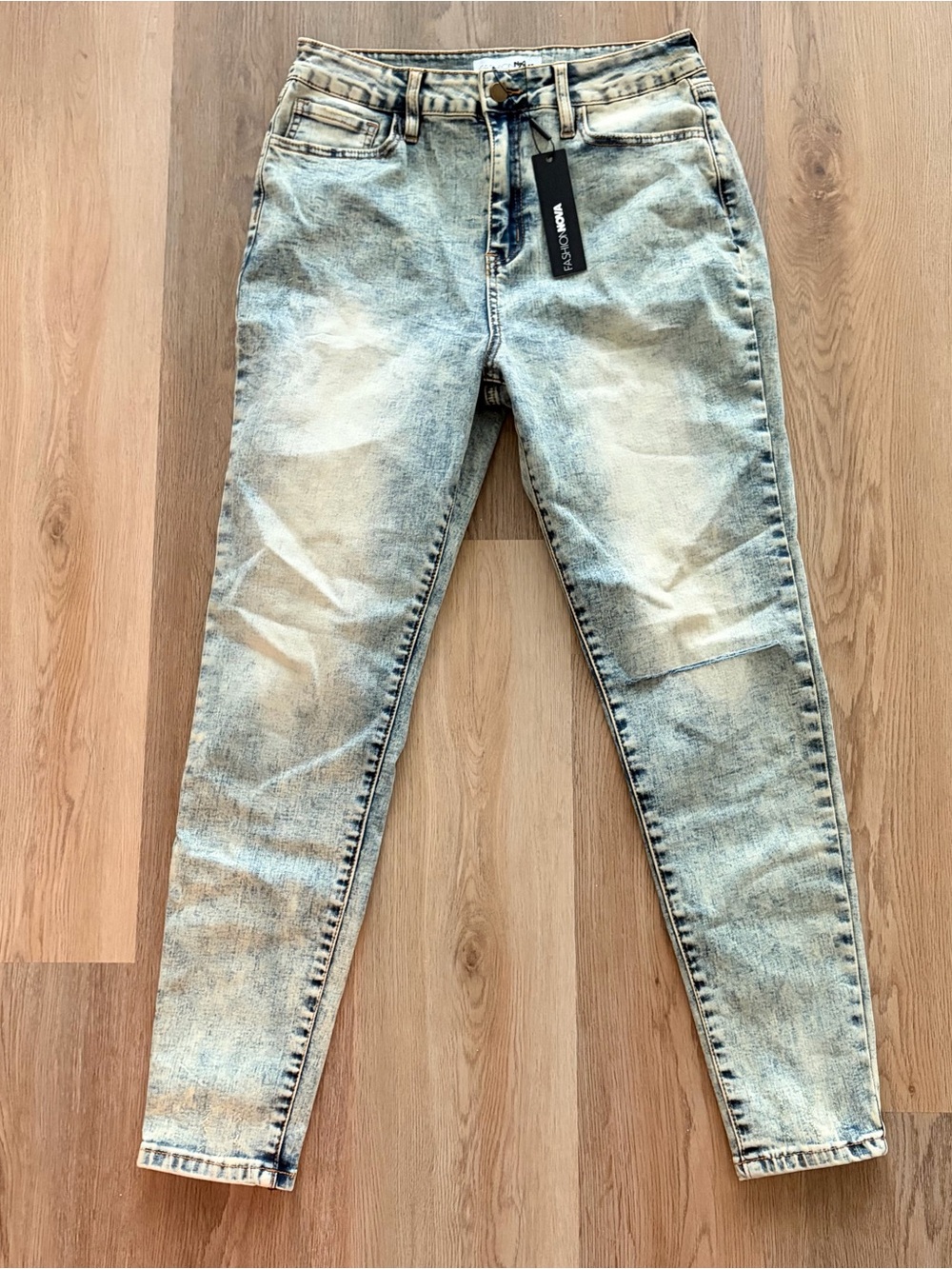 NWT Fashion Nova Don’t Rush Tinted Stretch Skinny Jeans Wmns Size 11 Light Wash
